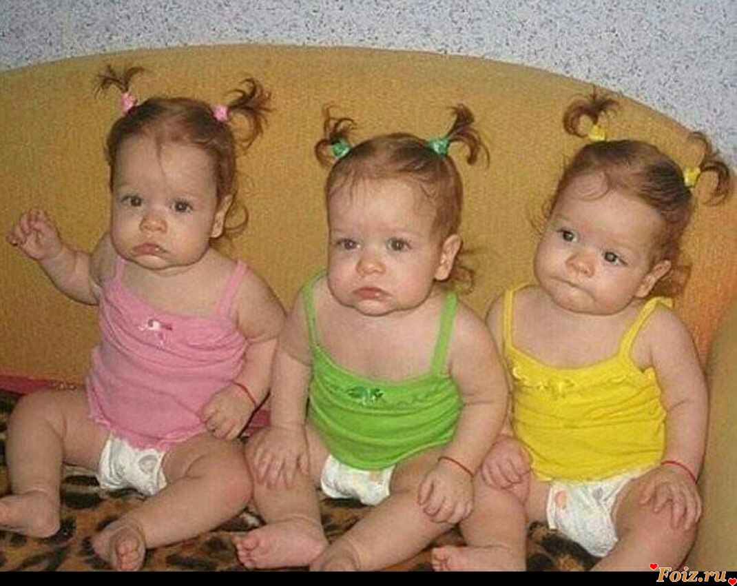 Три девочки тройняшки
