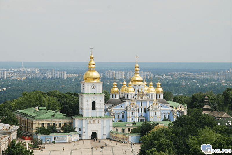 Михайло. златоверхий монастырь