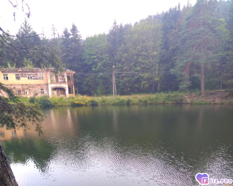 Никто теперь не купается в озере