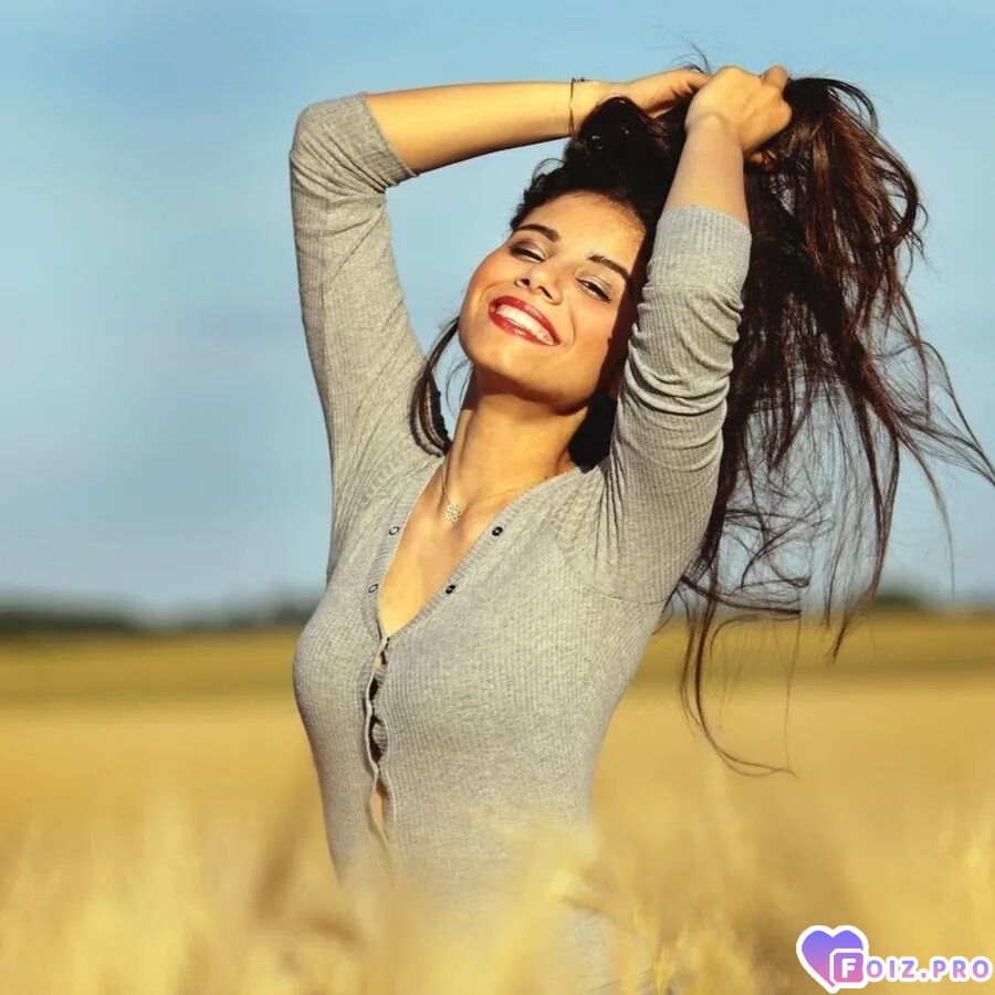 chtot-ulybaeshjqsya