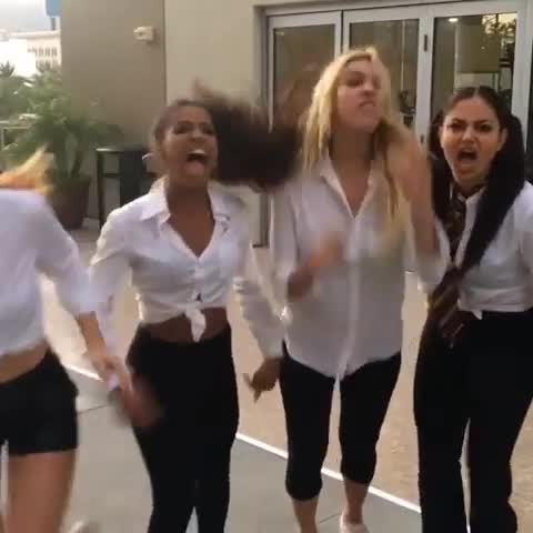 Шлепки попки