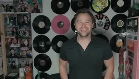 v-s_mobiДенис_Клявер_—_Когда_ты_станешь_большим_Премьера_клипа_2018