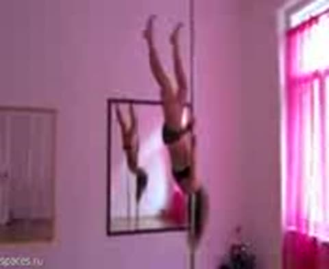 Klassnyj_trjuk_v_Pole_Dance_pohodka_po_vo-spac