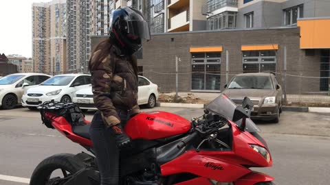 вместо_тысячи_слов__девушка_на_мотоцикле