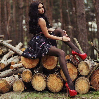 girls_with_high_heels___B0BeYwYIGMU___