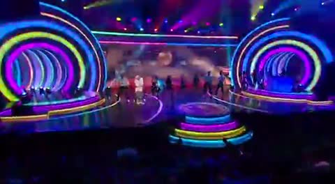 v-s_mobiХит_“Мама__я_танцую”_мегадэнс_от_“девчонок-дизелей”ль_cтудио