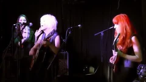 Day_Tripper_-_MonaLisa_Twins_The_Beatles_Cover_live