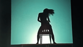 Танец на стульчике