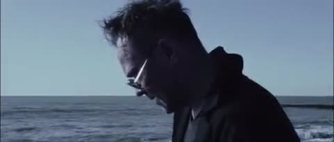 М_Аверин-падал_снег_на_пляже