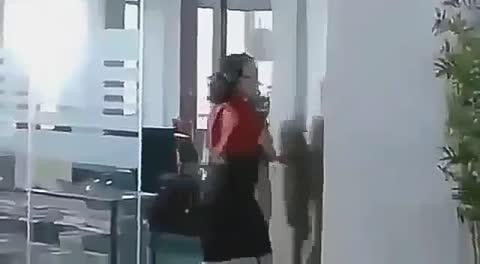 video-8165724a43f44a6ff4edd429517ec000-V