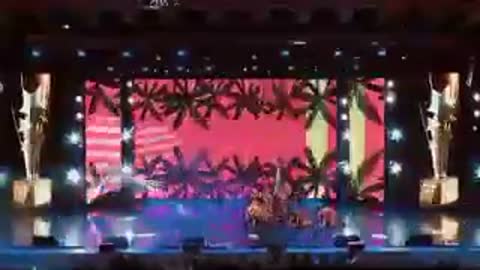 Super_Zhorik_Hochu_tibja_ljubicca__Pervoe_zhivoe_vystuplenie-_im