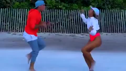 Sergej_Zhukov_Devochka_ne_spit_DJ_Zhuk_Remix-_im