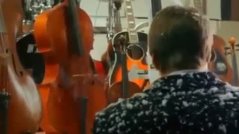 PADAET_MOJ_BELYJ_SNEG_BEZUMNO_SUPERSKAJA_PESNJ