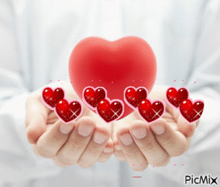 Сердечки в ладонях