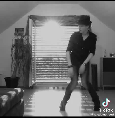 5d82d2a881da325913e5f0e84b96742b