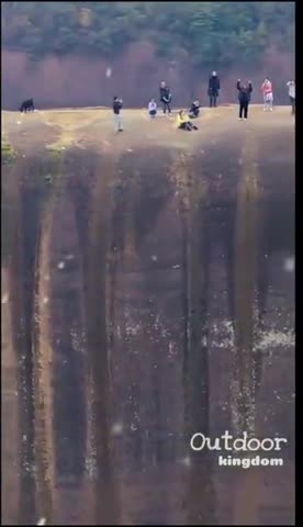 video-0536aa09845cc8407f3e7a72146eeec9-V