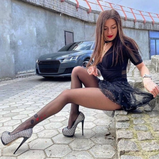 ladies_incollant_-___CMweQHypmby___-