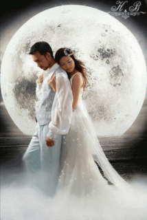 99px__animacii_1306_devushka_obnimaet_mujchinu_na_fone_bolshoj_luni_n