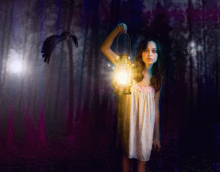 99px__animacii_4183_devushka_v_nochnushke_s_lampoj_v_ke_na-1