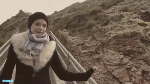 Lana_Del_Rey_-_Summertime_Sadness_mobclip_