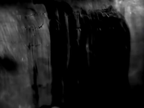 Metallica_-_The_Unfiven_Official_Music_Video480P
