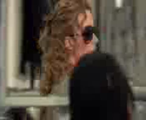 Paulos_Bouros_-_JA_browu_mir_k_tvoim_nogam-