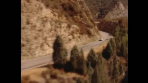Guns_N_Roses_-_Dont_Cry_Official_Music_Video