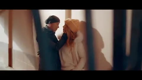 Valerija_i_Oleg_Gazmanov_-_V_gorode_sonnom-