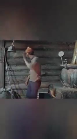 video-e4c840490ea437a6d1f730a033b80c48-V