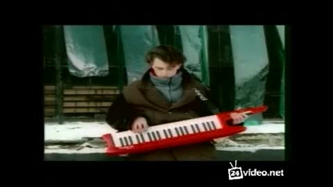 Ненси_дым_сигарет_с_ментолом