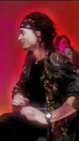 realist_official_33_2023-07-16-17-32-25_1689514345904