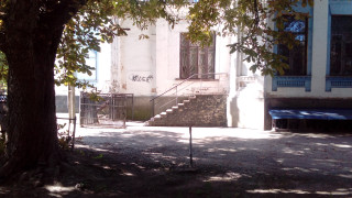 10 сент 2023-Вид из сада на боковые стены старого Планетария