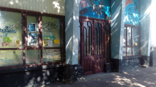 10 сент 2023 года-Вид на центральные входные двери Планетария