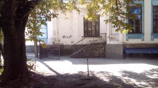 10 сент 2023 года-У Планетария в полдень