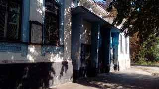 Старый детский городской советский планетарий в городе Черкассы