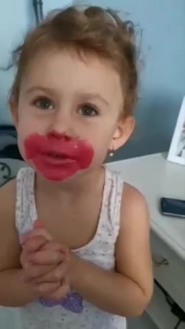 а_я_губки_накрасила