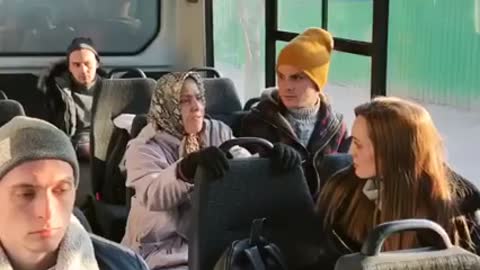 Бабуля_с_внуком_в_маршрутке