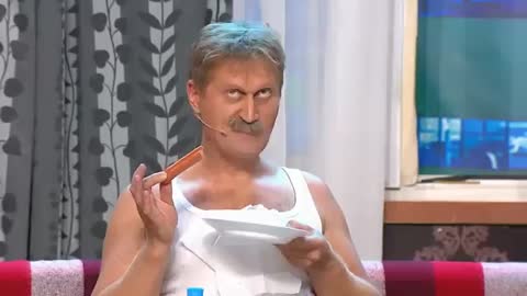 Коля_смотрит_телевизор