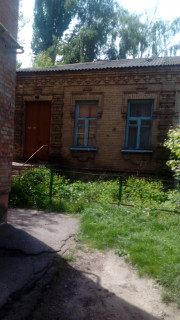 Окна старого дома в центре нашего города