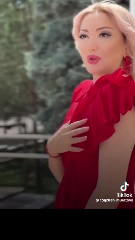 Клубника расцвела