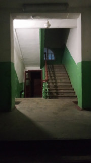 В подъезде старого дома