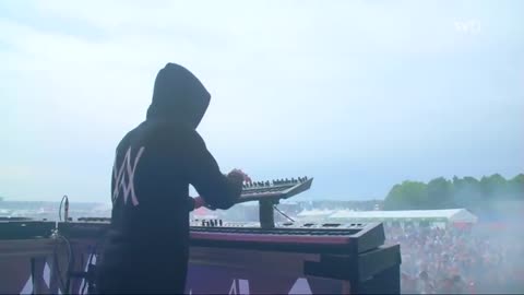 Alan_Walker_-_Faded_Live___Br?valla_Festival