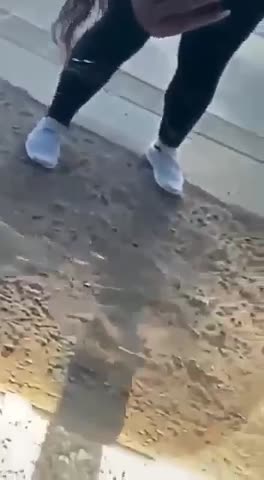 Птичку жалко