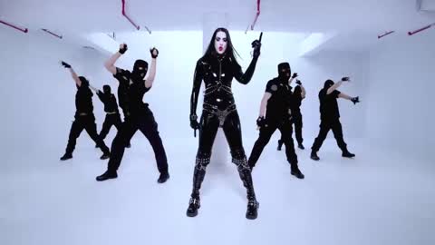 Night_Club_Barbwire_Kiss