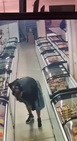 тётка_в_магазе