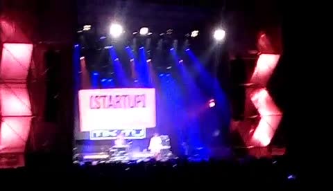 video-04a130a01405138350e718e59879294c-V