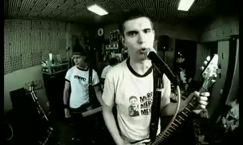 -За-Закрытой-Дверью-