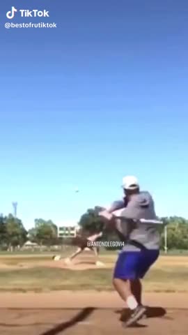 Пролил кофе на себя