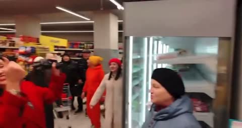 -Катюша-в-Магазине-