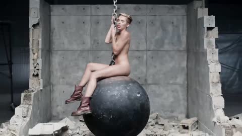 Miley_Cys_-_Wrecking_Ball_Official_Video720P_HD